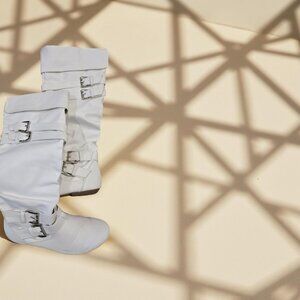 Size 8 White Leather knee high boots w silver buckles~ A++++condition
